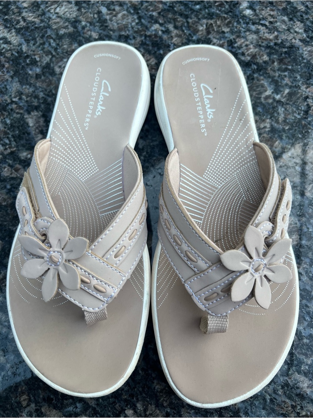 Clarks Cloudsteppers Women's Taupe Floral Thong Sandals